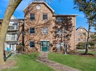 4314 W Shamrock Ln APT 1B, McHenry, IL 60050