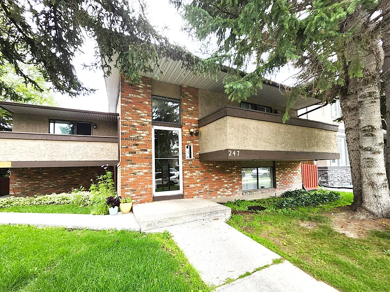 247 20th Ave NE #1 — Photo 1