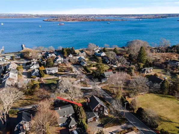 122 Ferry Rd N, Saunderstown, RI 02874