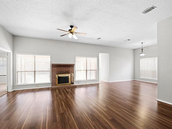2nd image of 1014 Saint John Dr
