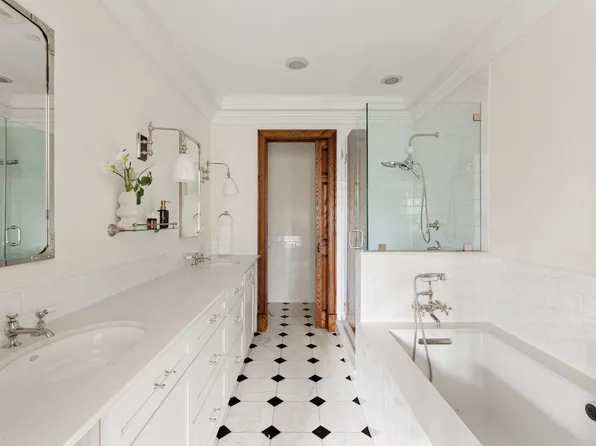 577 Jefferson Avenue image 12 of 15