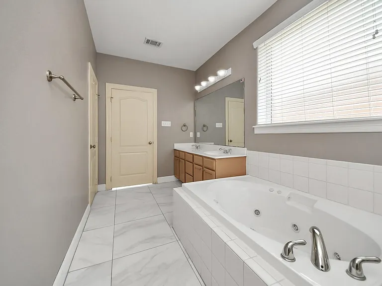 4610 Plum Forest Rd — Photo 14