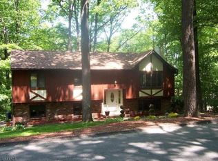 3 Peach Tree St, Andover, NJ 07821