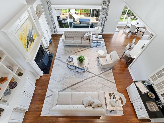 3rd image of 7 Chambord Ln