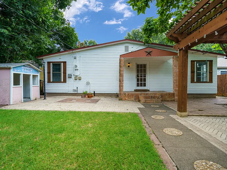 3135 Hedgerow Dr — Photo 28