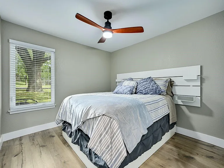 1807 Krizan Ave — Photo 19
