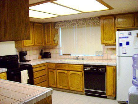 Kitchen (Plenty of Cabinet space)