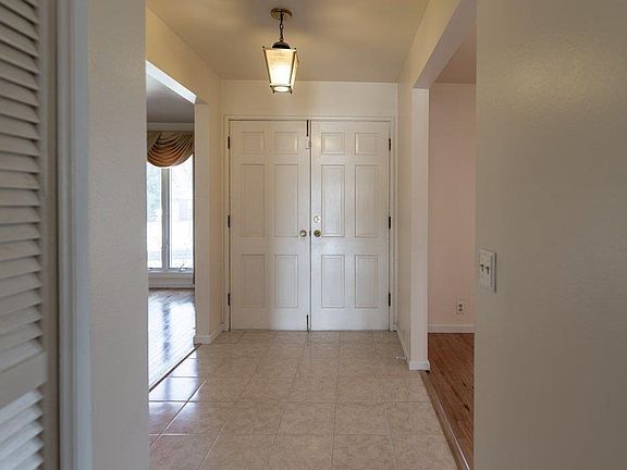 4th image of 4092 Fieldstone Dr
