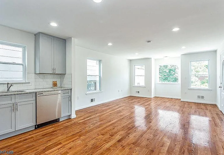 615 Central Ave #1 — Photo 2