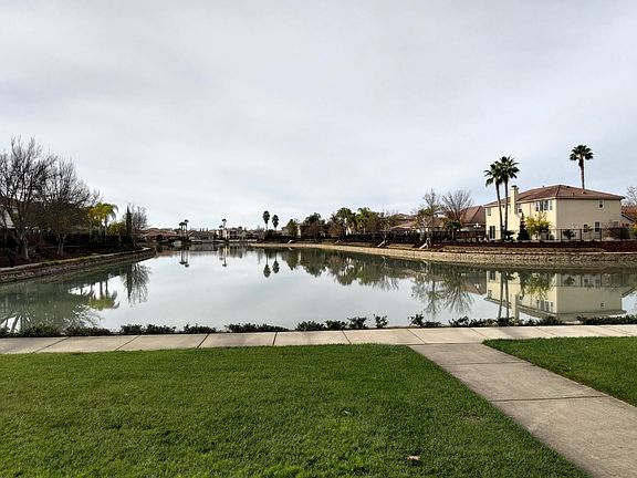 3rd image of 330 Sutley Cir