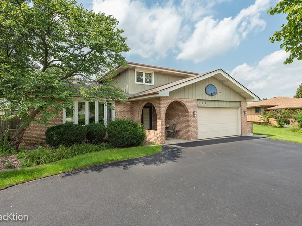 9S434 Allison Ct, Willowbrook, IL 60527
