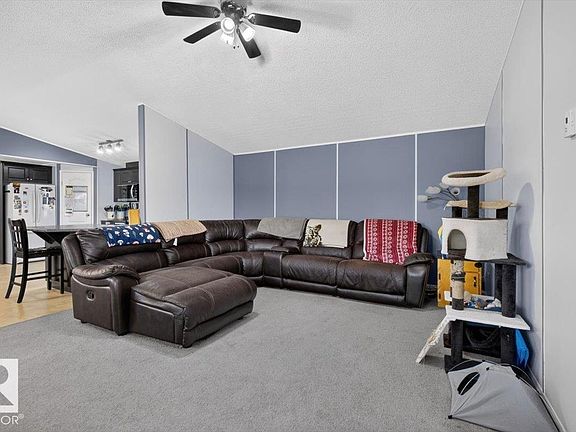 3rd image of 1073 Aspen Dr E