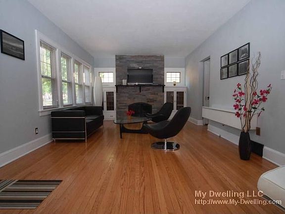 5th image of 734 E Lexington Blvd