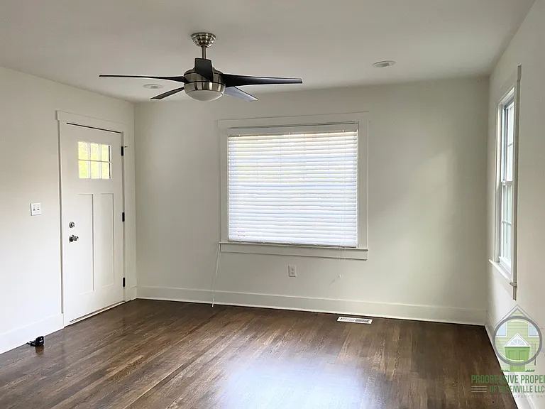 21 Mims Ave — Photo 2