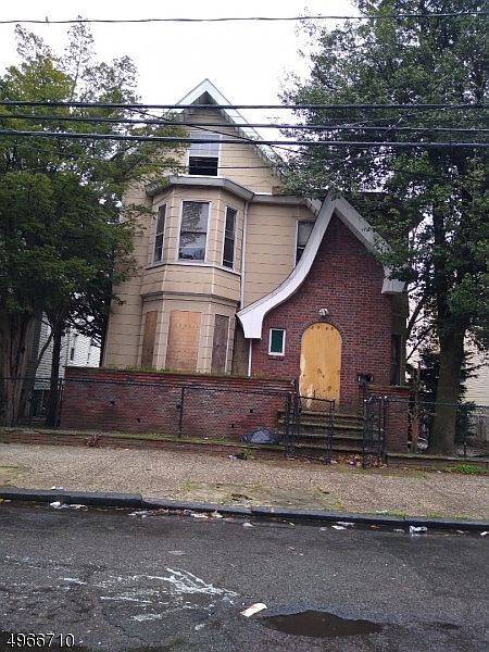2nd image of 220-222 S 7th St