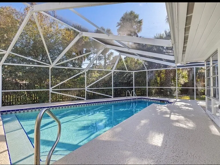 835 Royal Palm Pl — Photo 11