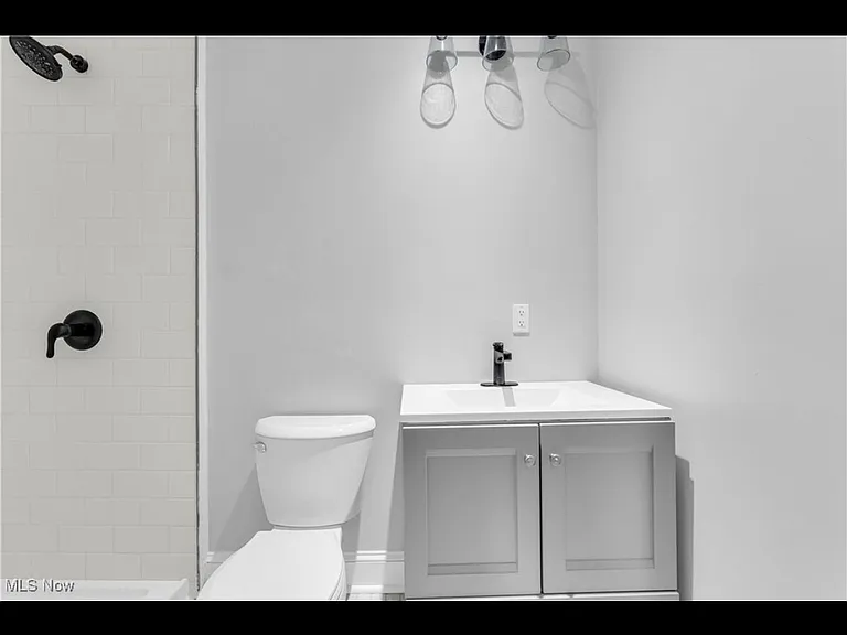 1244 W 69th St — Photo 9