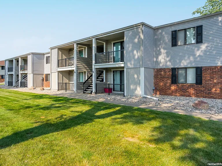 EVERGREEN PLACE — Photo 12