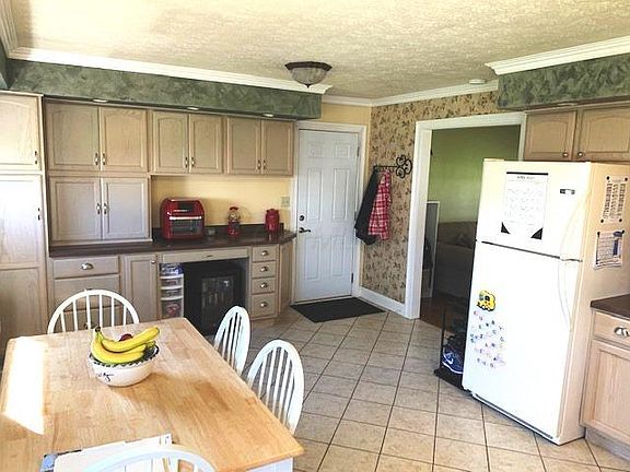 3rd image of 2053 Chapel Heights Rd
