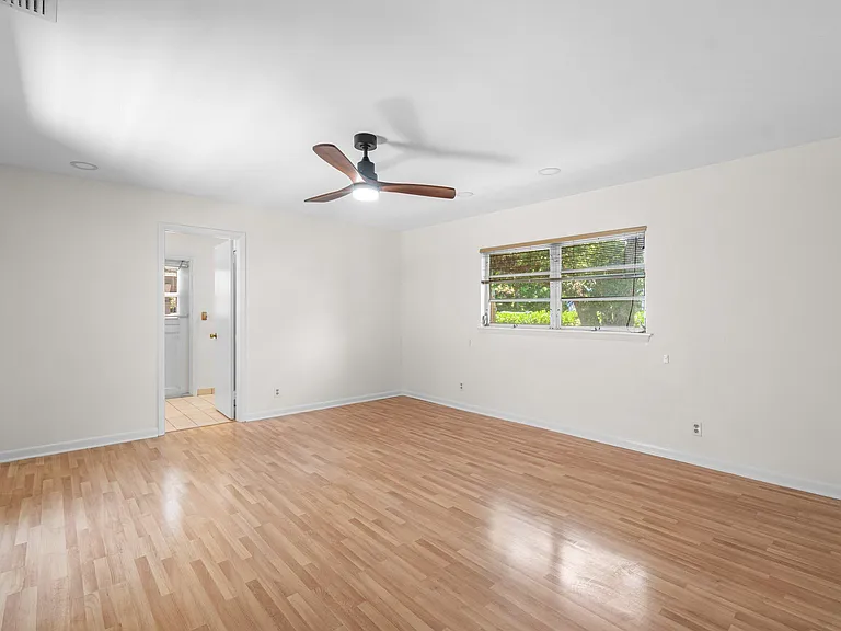 1051 SW 21st St — Photo 29