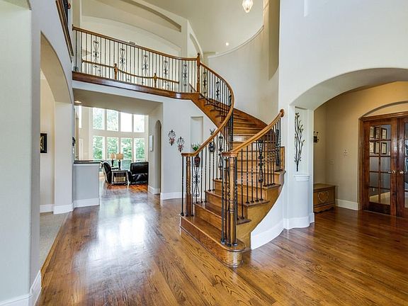 4th image of 12706 Waltham Dr