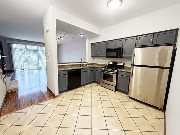3rd image of 440 Mill St