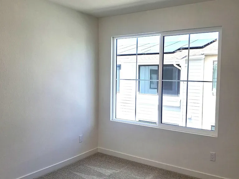 2586 Delphinium Ln — Photo 8