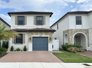 11055 W 35th Way, Hialeah, FL 33018