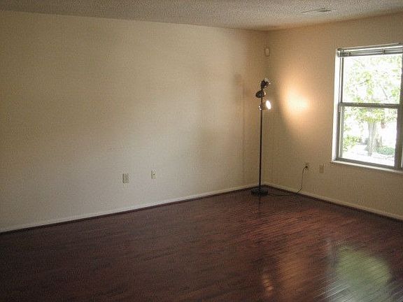 3rd image of 35 Buttles Ave