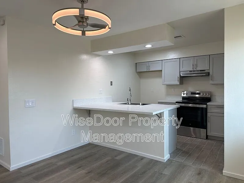 2 bed, 1.0 bath, 780 sqft, $1,995 — Photo 4
