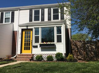 2710 Farnsworth Dr, Alexandria, VA 22303