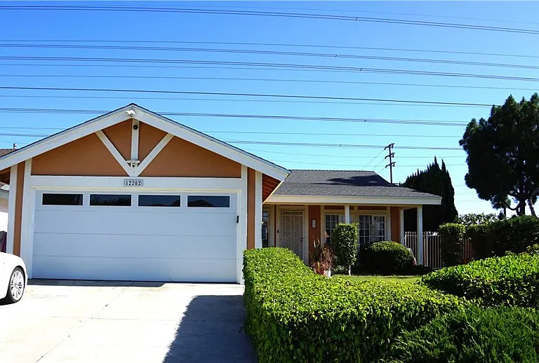 12202 Viarna St — Photo 2