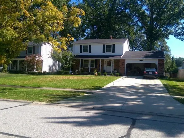 4153 Lydgate Dr, North Olmsted, OH 44070