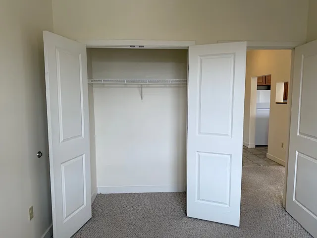 NEW carpet not shown in photos!