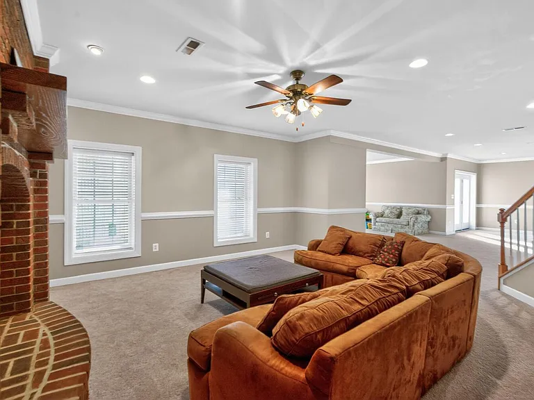401 Hilton Head Ct — Photo 53