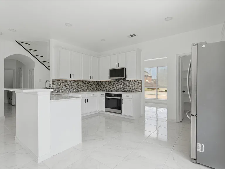 5001 Spicewood Dr — Photo 17