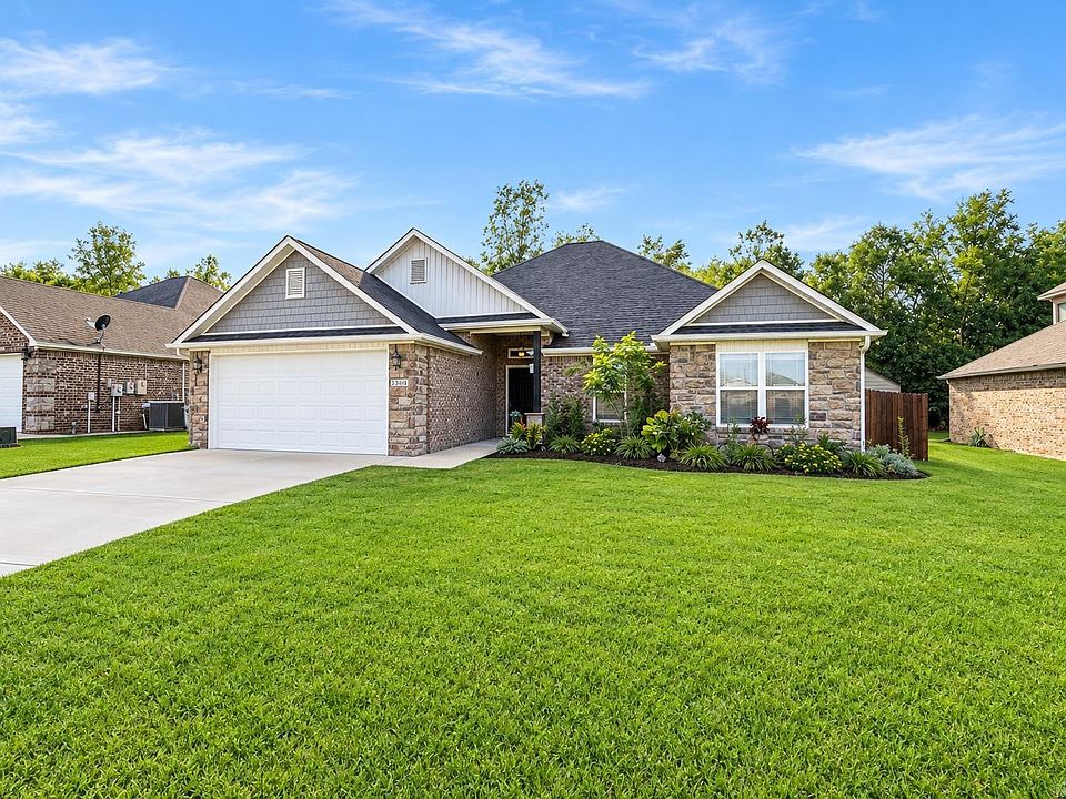 1st image of 3015 Gladstone Dr