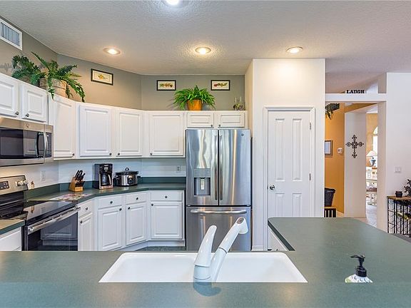 5th image of 6403 Nikki Ln