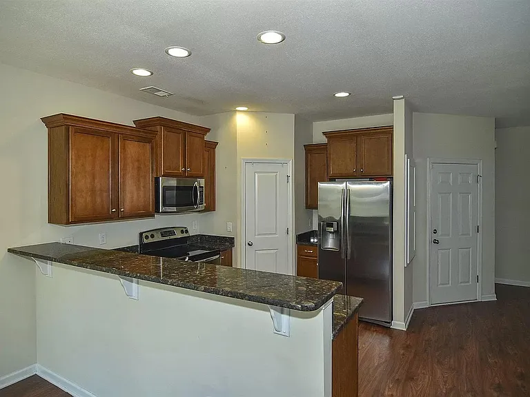 305 Chestnut Oak Ct — Photo 12