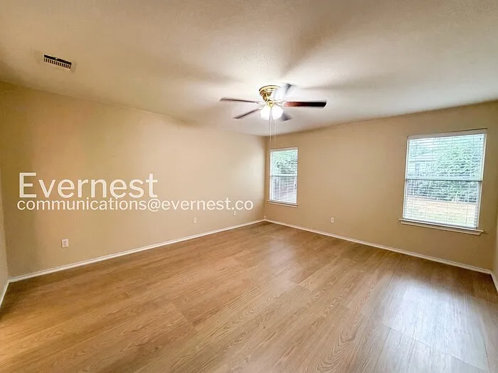 109 Covey Ln — Photo 6