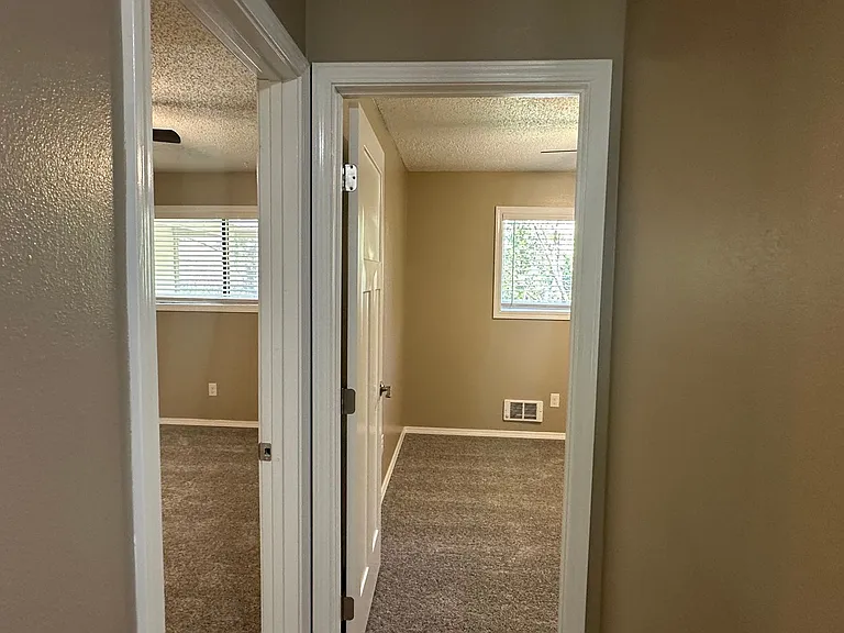 2700-2728 SW Beaverton Hillsdale Hwy — Photo 12
