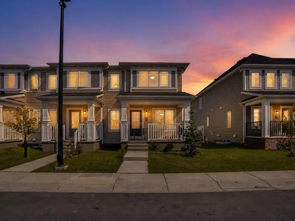812 W Windbury St SW, Airdrie, AB T4B 5J5