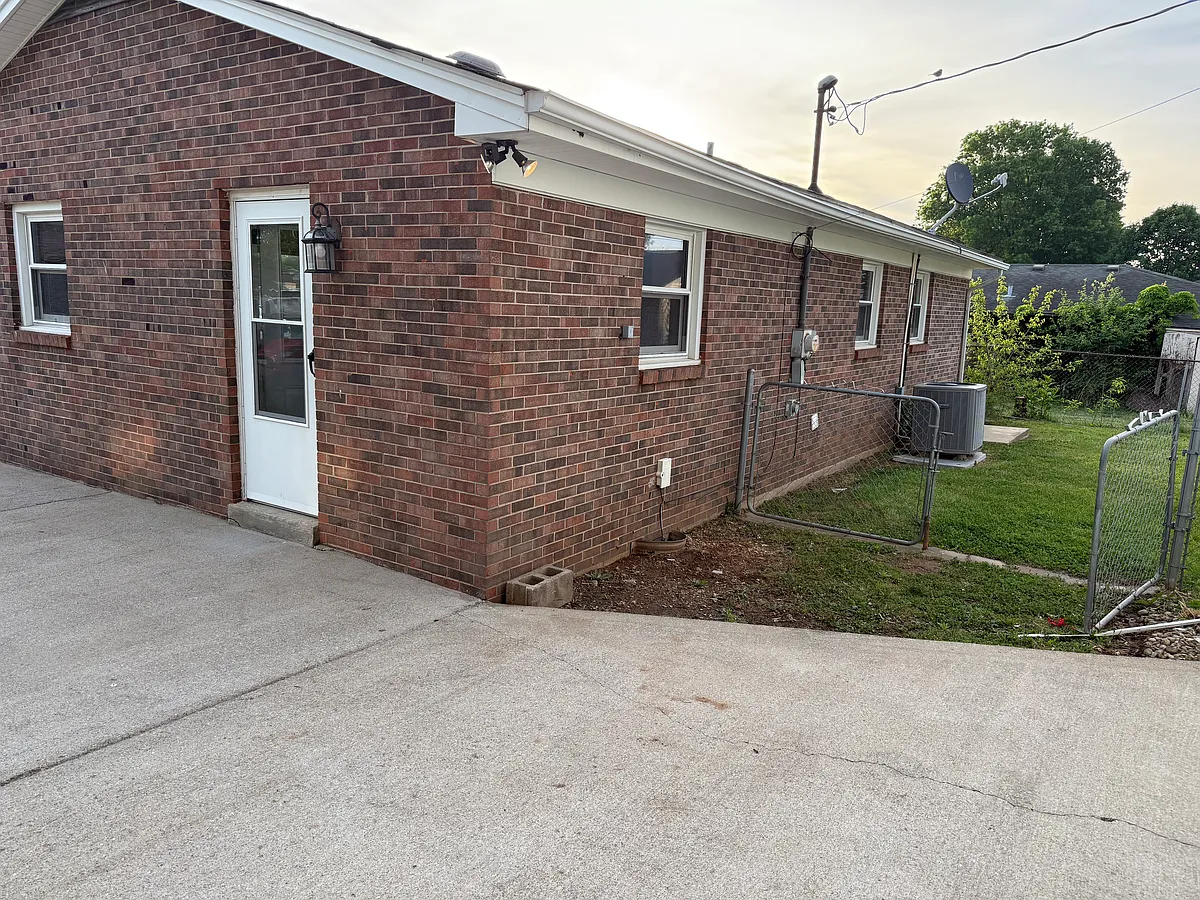 Building Photo - 137 Hanover Ct
