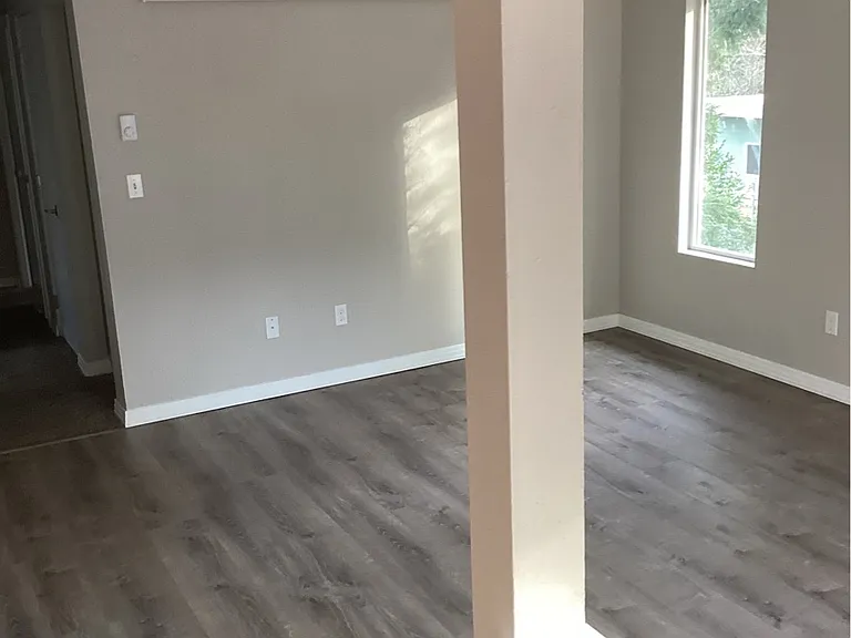 2752 NE Reef Ave — Photo 3