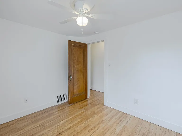 122 W Houstonia Ave — Photo 24