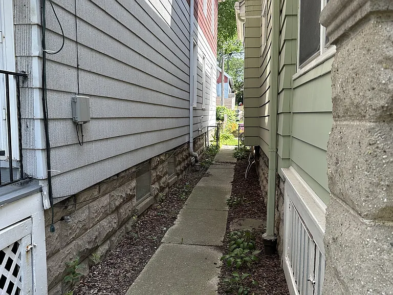 2231 E Bennett Ave — Photo 3