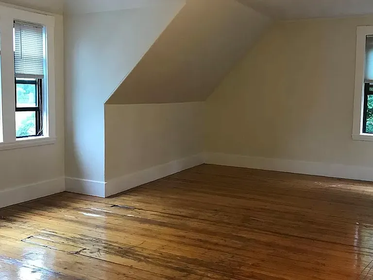 31 Quint Ave #HOUSE — Photo 6