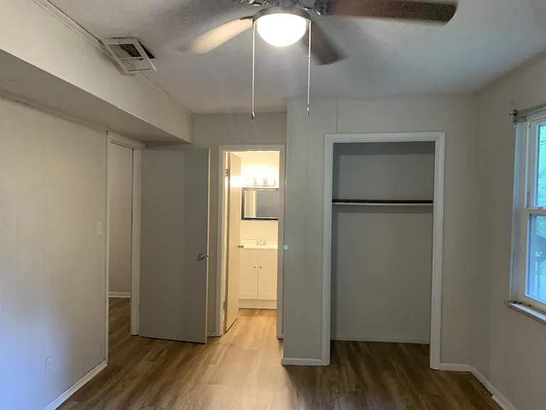 2043 Wynwood Dr NW #4 — Photo 4