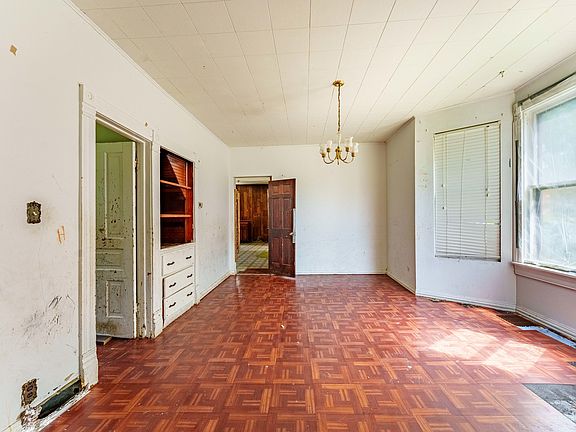5th image of 1938 Grove St