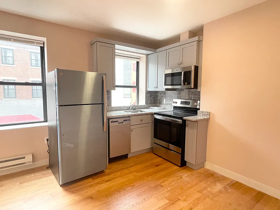23 Hudson St #301